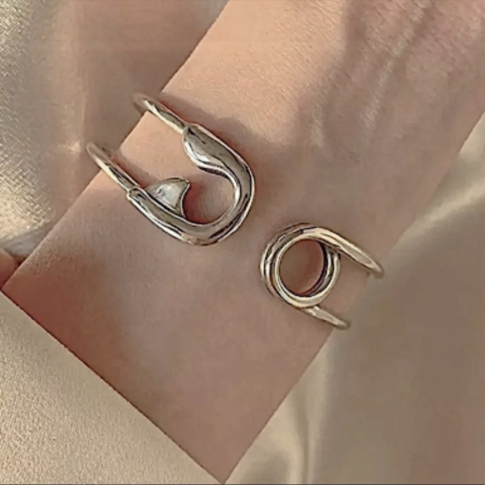 STERLING SILVER SAFETY PIN BANGLE BRACELET - Picture 5 of 11
